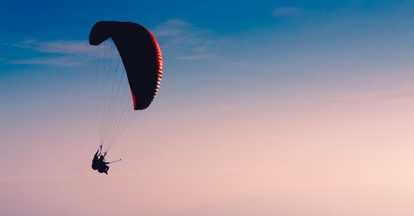 paraglider in the picture